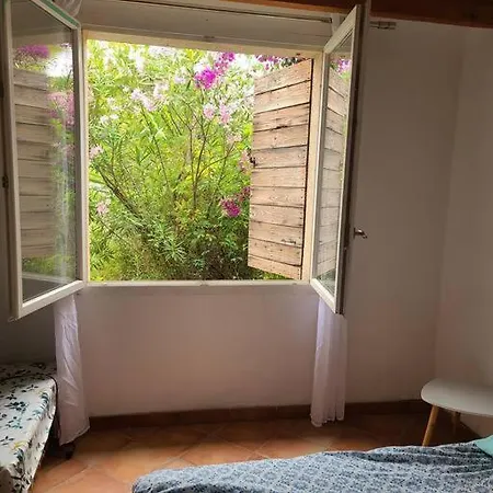 Semesterbostad Charmante Petite Maison Au Calme